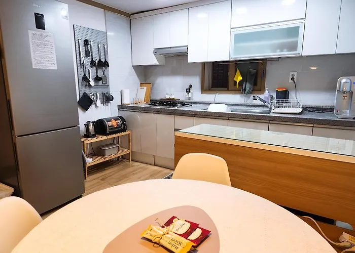 3 rooms for rent near mapo-gu office station, mapo-gu, seoul Villa *