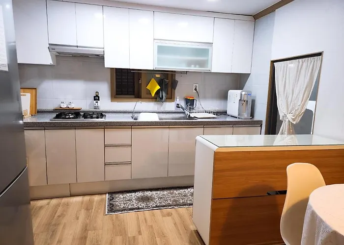 3 rooms for rent near mapo-gu office station, mapo-gu, seoul Seúl
