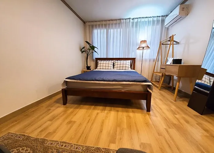 3 rooms for rent near mapo-gu office station, mapo-gu, seoul Seúl